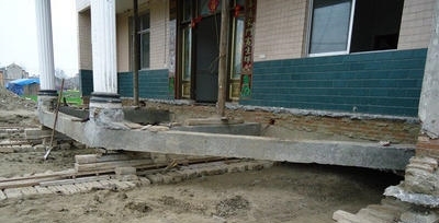  拆迁工作|村民花12万将自己三层楼平移150米，最牛钉子户，宁移