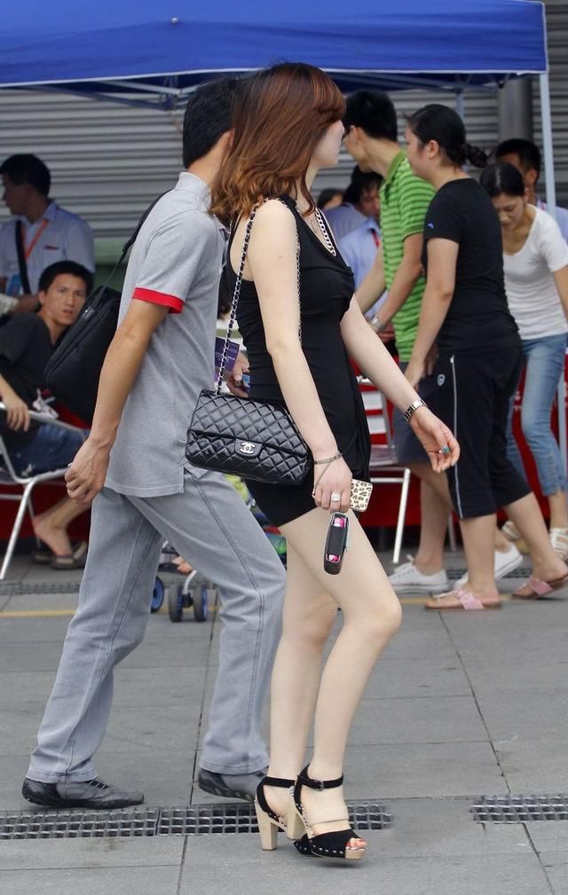 黑色包臀裙的美丽和风格