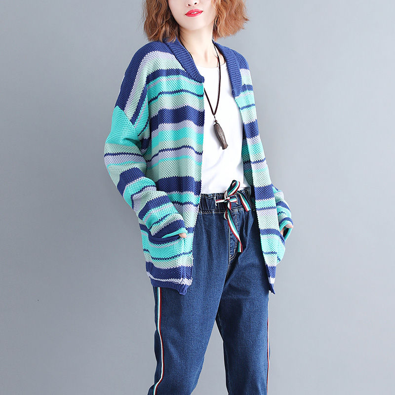 别看我老婆不到一米六，秋天穿新款短外套搭九分裤，妥妥的九头身