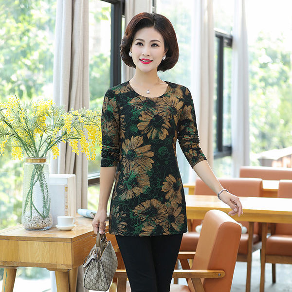 初秋了!婆婆太会穿衣搭配了，买的这些秋装小衫，亲戚见了都想买