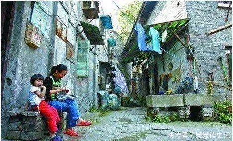 70年代，解放碑还是最高的建筑——老照片上的重庆记忆