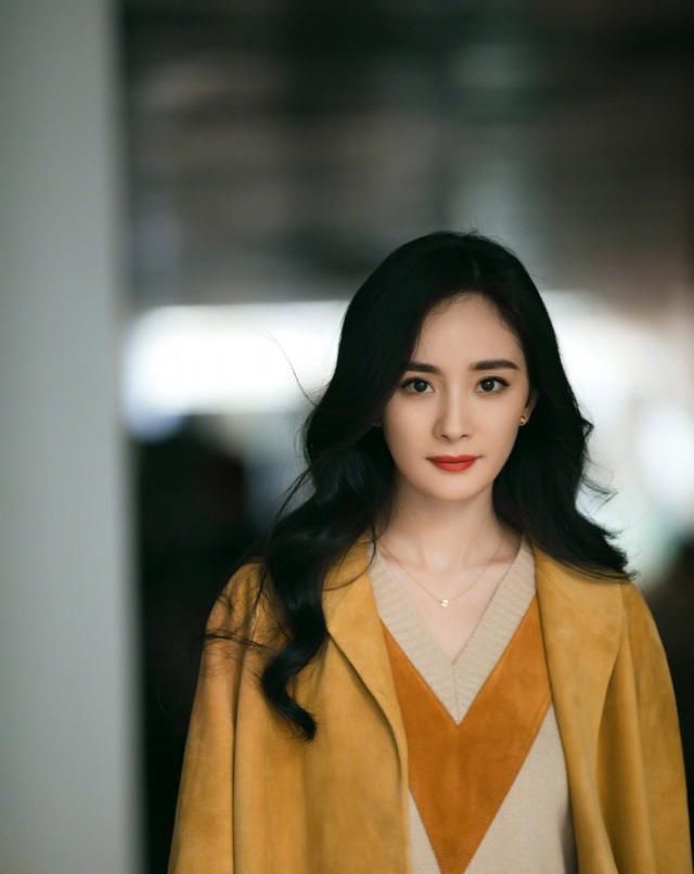 『很快』女生这四种发型留久了,发际线会很快上移,赶紧换了吧!