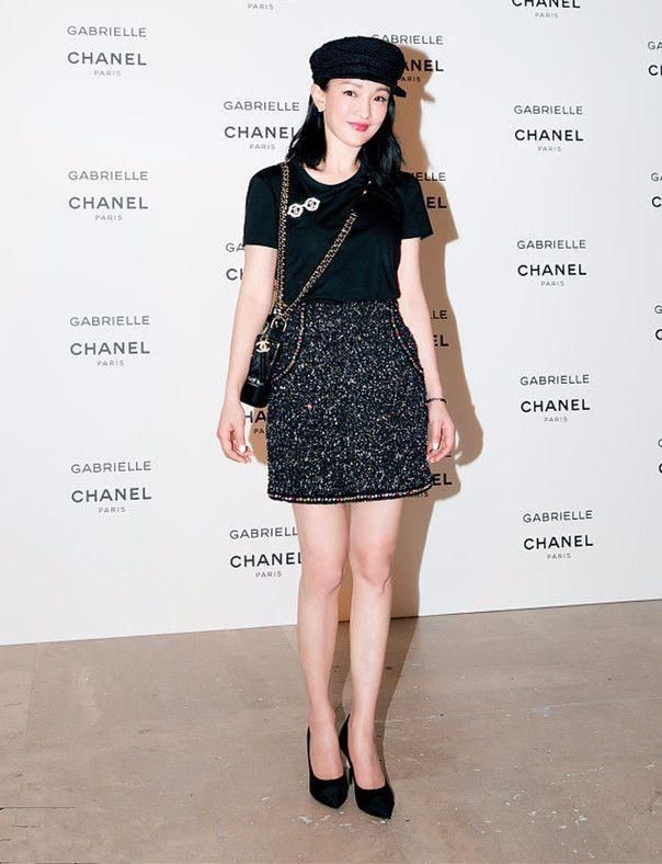 周迅才是纯素颜，眉毛淡的几乎没有!网友:她认真打扮，美翻天!