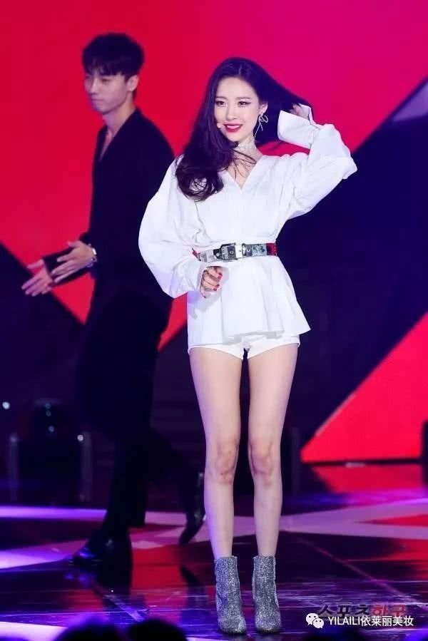 真火了，韩国第一腿精宣美身材不得了，泳衣穿成这效果，不火见怪