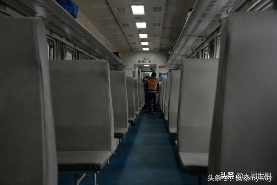 “两面”春运:一边车厢空荡荡，一边一票难求挤成一锅粥!