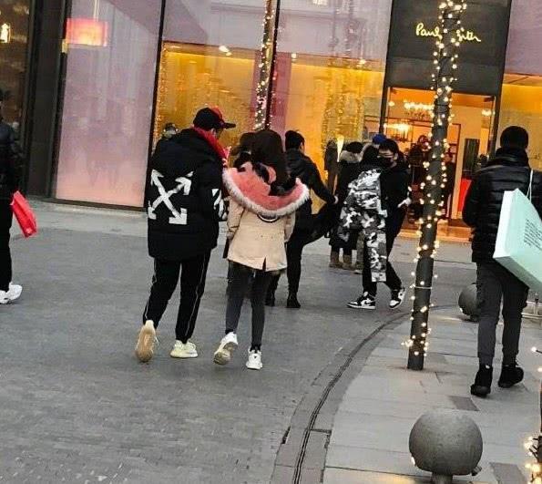 王思聪跟女友做