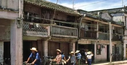  「特区」深圳成为特区前的照片，这是市中心