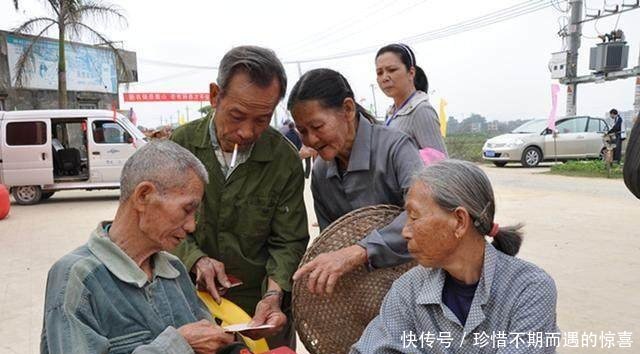 农村人，交了新农保，又交城镇职工养老保险，退休后能拿双份吗