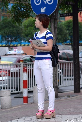 为什么现在女生都喜欢穿很紧的裤子？网友的评论亮了！