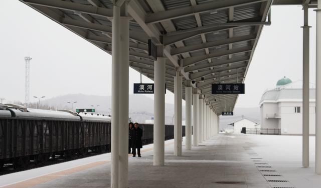 我国最北火车站，每天只靠7班车，异国风情外观不输发达地区车站