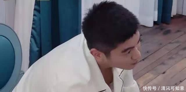 『 穿搭』穿连衣裙让老公给她洗脚，杜江趴脚面上亲一口，霍思燕是少奶奶命
