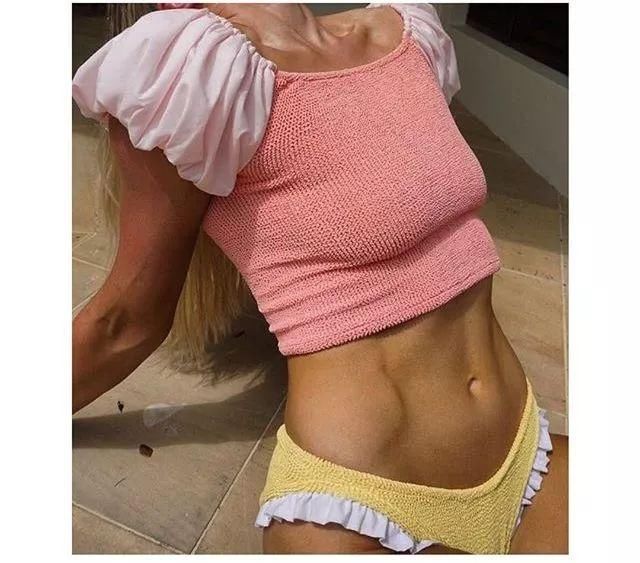 性感的泳衣才是这个夏天的标配