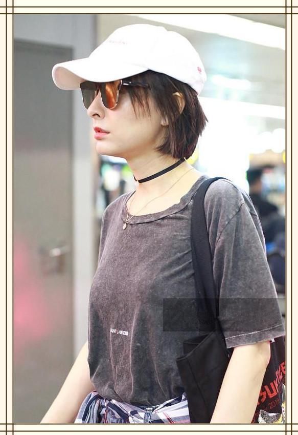 当92斤吴昕和110斤蒋欣同穿T恤衫，网友：凭胸而论微胖真挺好！