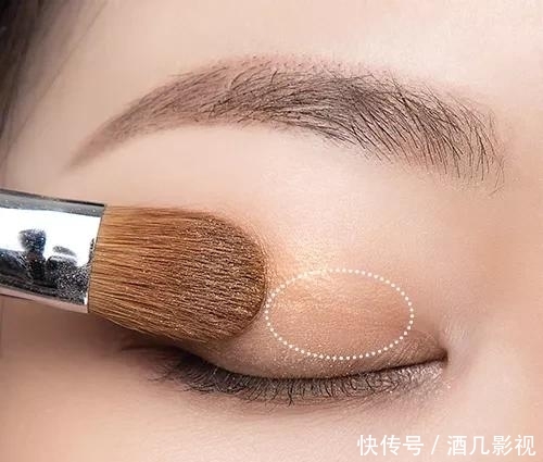  睫毛@?日杂妆高级感十足，原来是这样妆出来的！