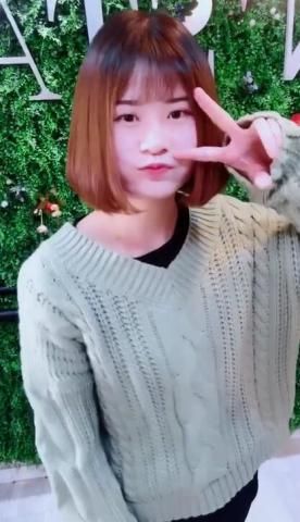 笑起来很甜的女孩突然想换个发型，剪了短发之后没想到这么的漂亮