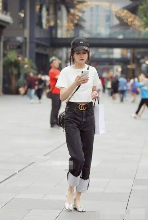 一条瑜伽裤能看尽女人身材凹凸，让你尽显高贵气质