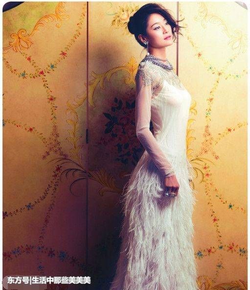 她是娱乐圈“拼命三娘”，曾演过张无忌的妈妈，实际上是时尚辣妈