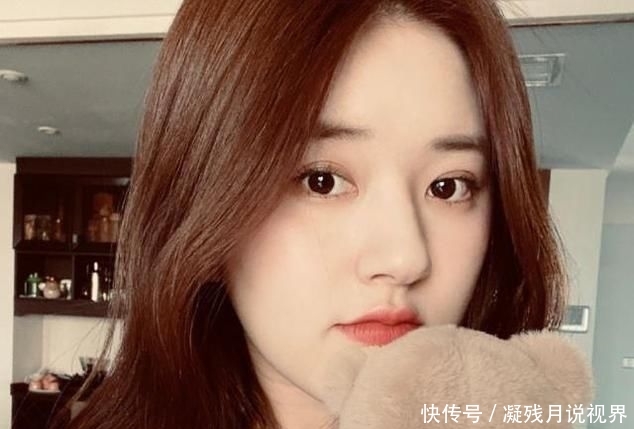 奶奶：赵露思和奶奶直播吃饭，谁看清她吃的啥？才懂啥是“吃不胖”体质