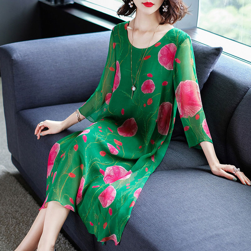 万万没想到，“香云纱”裙竟然比旗袍还好看，60后女人穿超美嫩