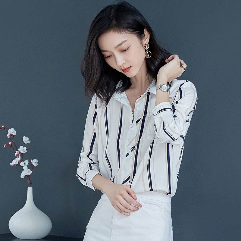 女人出门也别穿裤衩，瞧:这些女人，一个比一个美得腻人