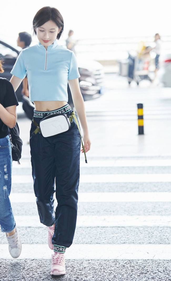 张俪脸变圆润吃胖了?露脐运动装但A4腰和长腿依然在