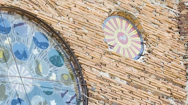 他用半个世纪捡来的垃圾建成教堂，不用起重机，仅凭双手创造奇迹