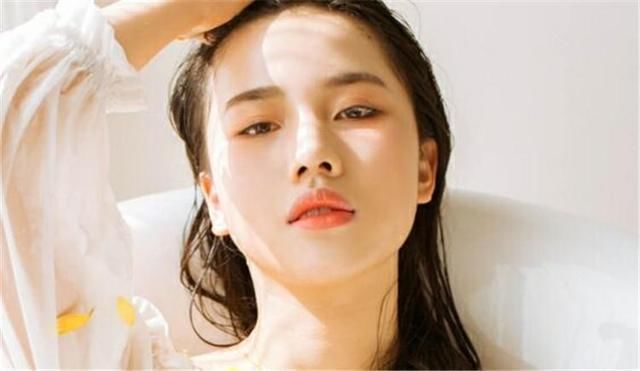 长相一般的女生,有这4个特征就很好看