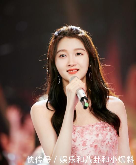 关晓彤跨年节目