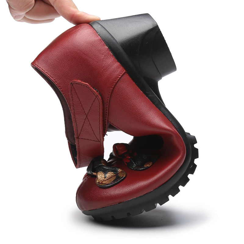 70出门少穿平底鞋，瞧瞧下面这些粗跟皮鞋，款款洋气有女人味