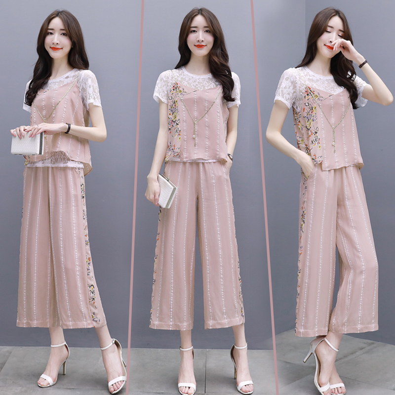 嫂子刚从香港回来，说今夏流行穿休闲套装，出门搭双小白鞋都美炸