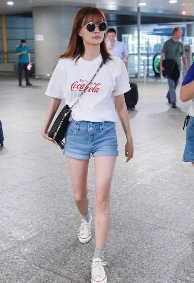 徐璐亮相，打扮小清新，有她这样的腿我也这么穿！