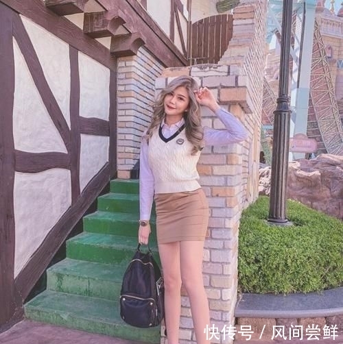  『邻家』“九头身”邻家美女，身材高挑大长腿吸睛，完美比例让人眼前一亮