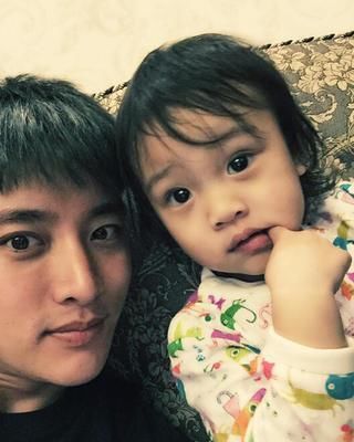 贾乃亮发博愤怒谴责某网友，痛心：身心俱疲，请给家人一点隐私