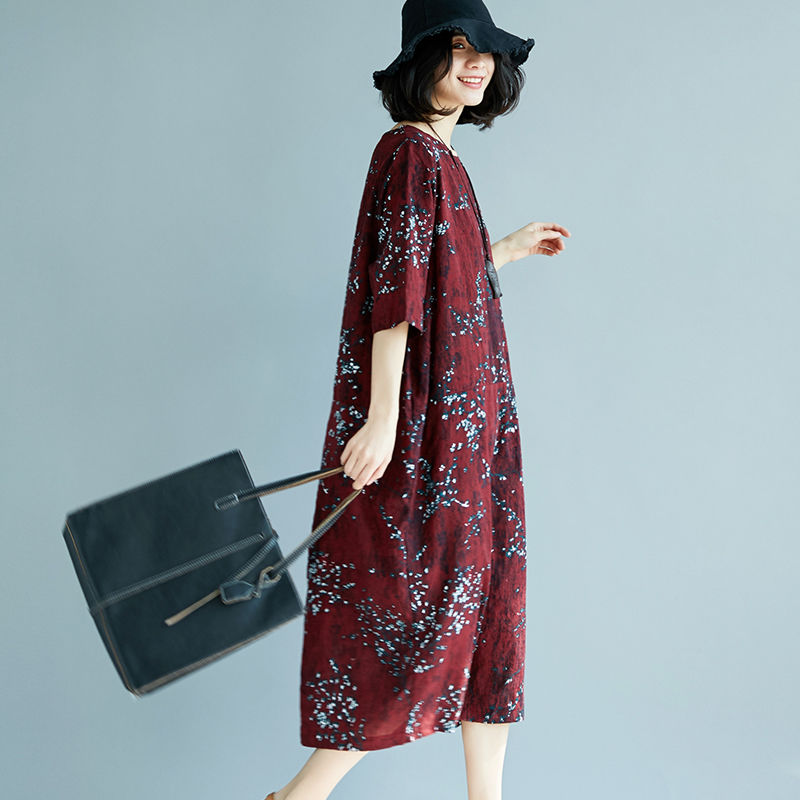 这才是小女人该有的风范!穿这印花裙，复古清新有气质