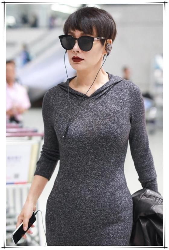 40多岁女人就别乱穿了,学宁静这样,短发也能穿出满满女人味!