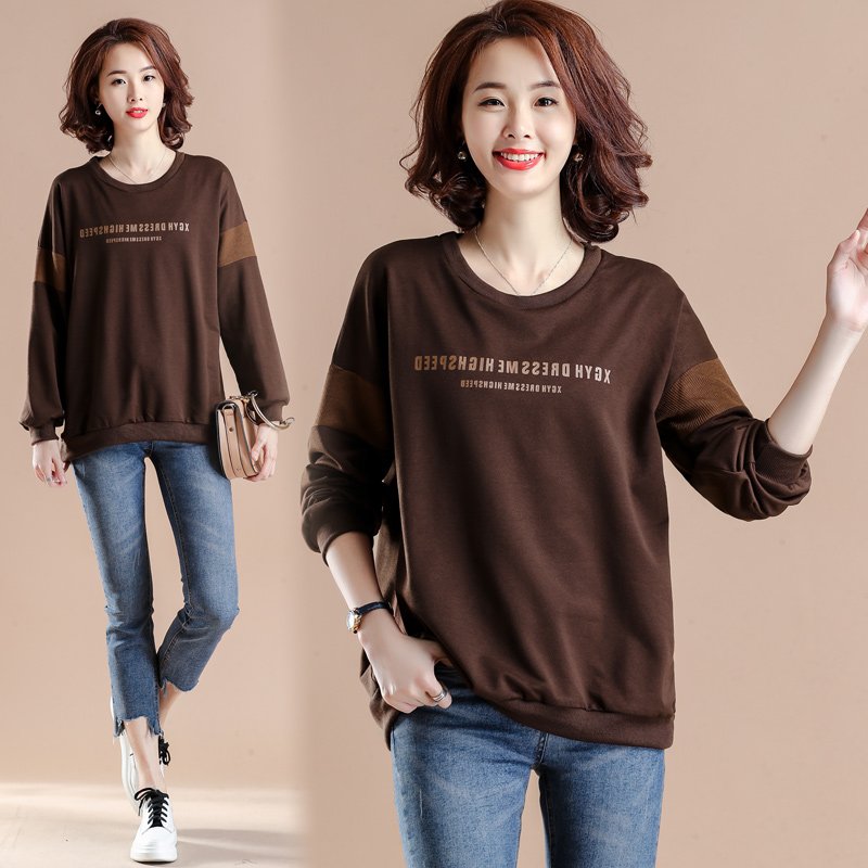 马上中秋，短袖别穿了，看这秋衫，时髦又遮肉，52岁小姨穿忒美