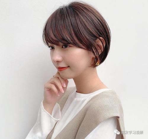  换季：夏季换季就该换发型