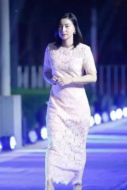 当37岁郭晶晶同台43岁梅婷, 终于知道世界冠军和演员的差距了