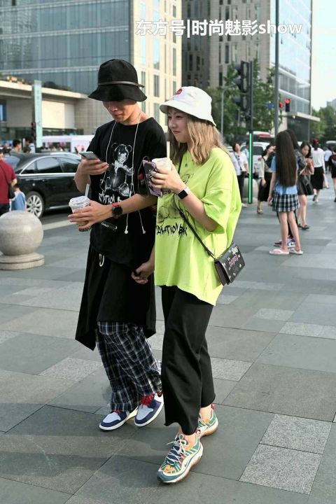  丽人■这些时尚丽人不仅衣服搭配的绚丽，人长得也漂亮！