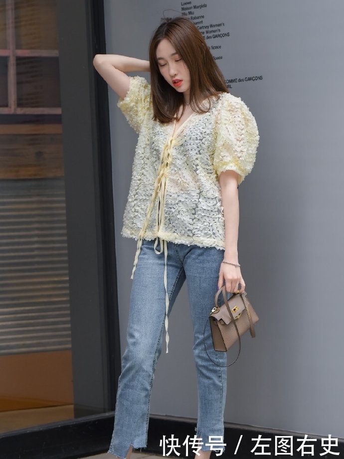姑娘■街拍小姐姐：姑娘的打扮和化妆发型都是一顶一的组合