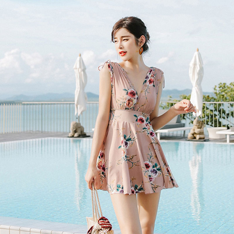 连体泳衣不止泳衣这么简单，它能让胖妹纸也穿出自信