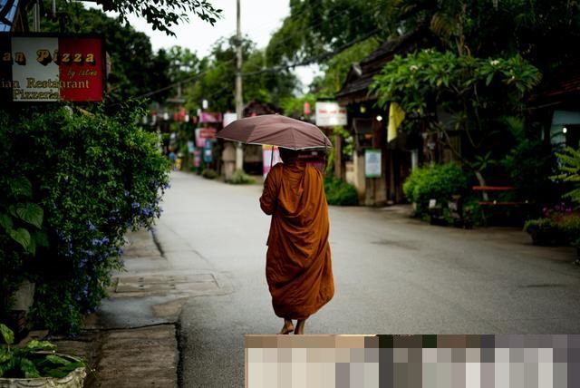 世界上最大道场，建于沼泽之上，供奉百万尊佛像