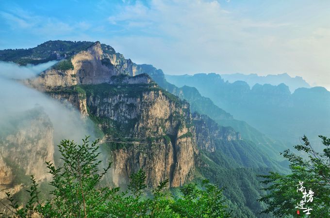 太行山有世界最惊险的公路之一，让外国人震惊，在这里开车脚打颤
