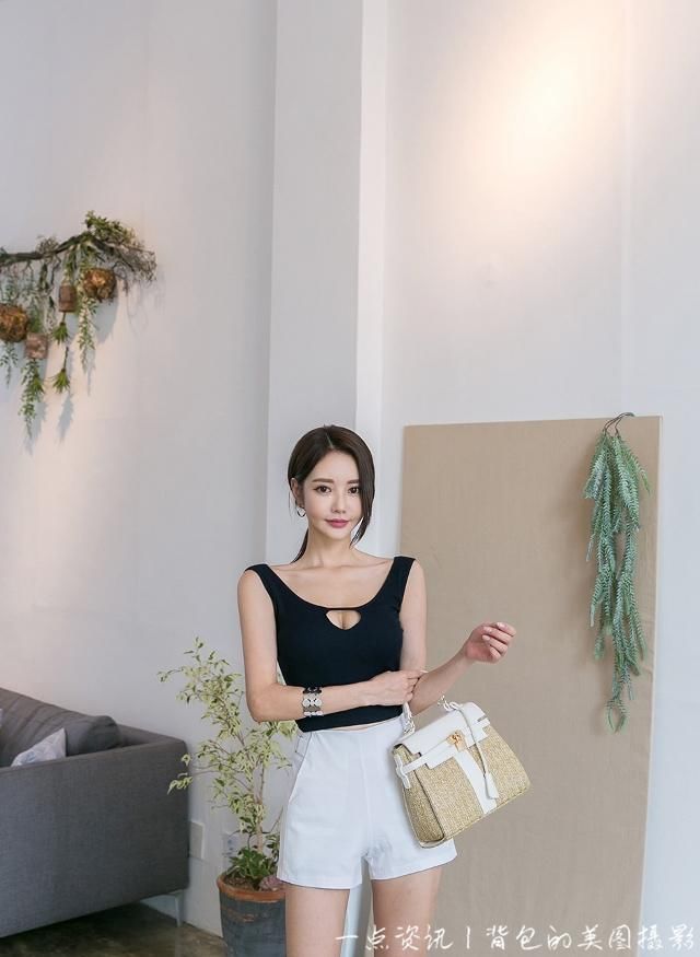 人像摄影：柔顺与飘逸的长发，展现出小姐姐的恬静与清纯