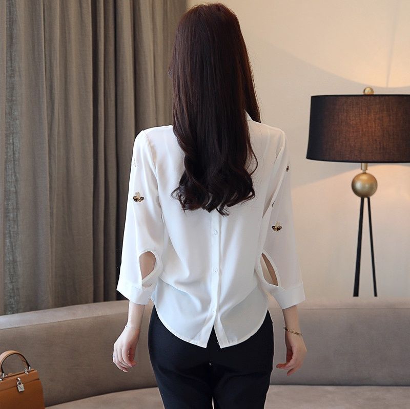 国庆游玩，女人别再裙子配高跟鞋，瞧这样的套装，一款比一款美嫩