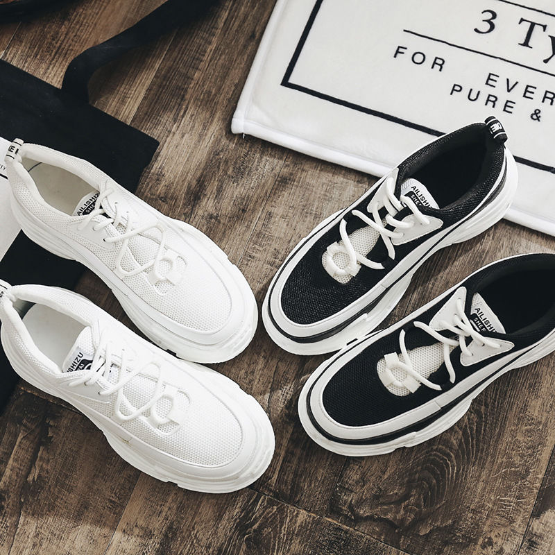 闺蜜从来不穿高跟鞋，只穿这样的休闲鞋，女人味挡不住