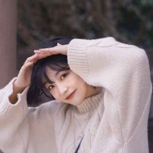 女生|女生经常对嘴唇做这“3件事”,樱桃嘴非你莫属,明白的女孩都笑了