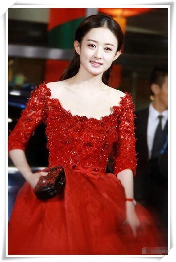 当王丽坤和赵丽颖同穿一件礼服裙，终于知道脸小有多么占优势了！