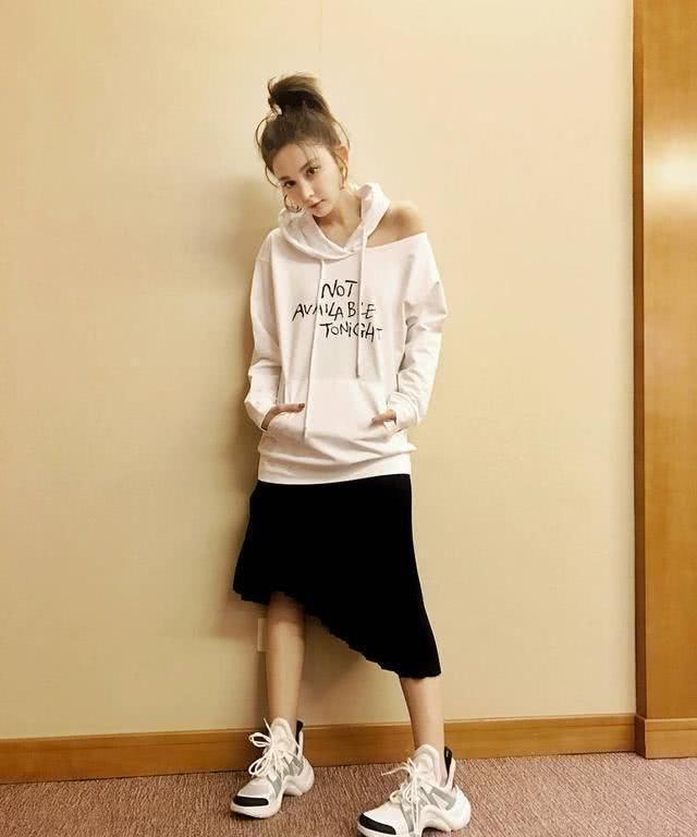  『反倒』身型合乎这几个方面的妹纸，最好不要穿老爸鞋，不但不潮反倒会很土