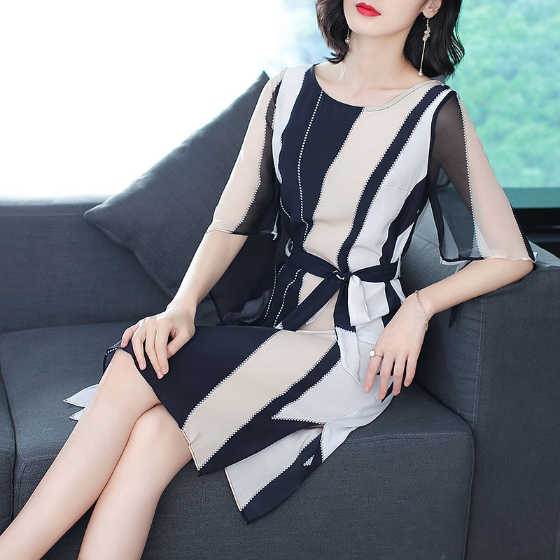 收腰连衣裙尽显好身材，今夏你可别错过哦